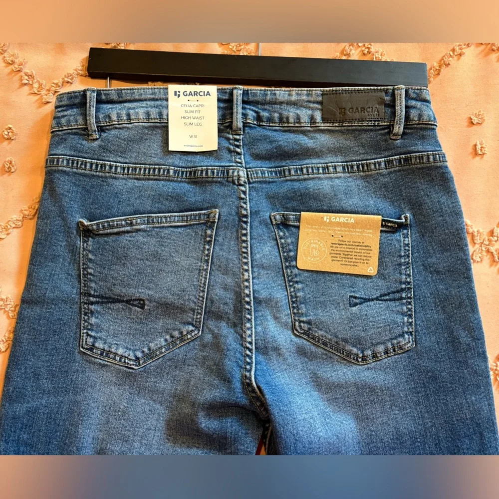 Garcia Women's Blue Cropped Jeans - Picture 8 of 12